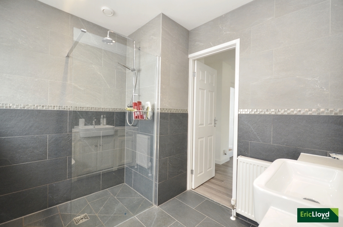 2 bedroom property for sale in North Boundary Road, Brixham £450,000