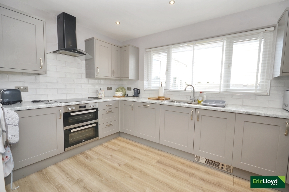 2 bedroom property for sale in North Boundary Road, Brixham £450,000