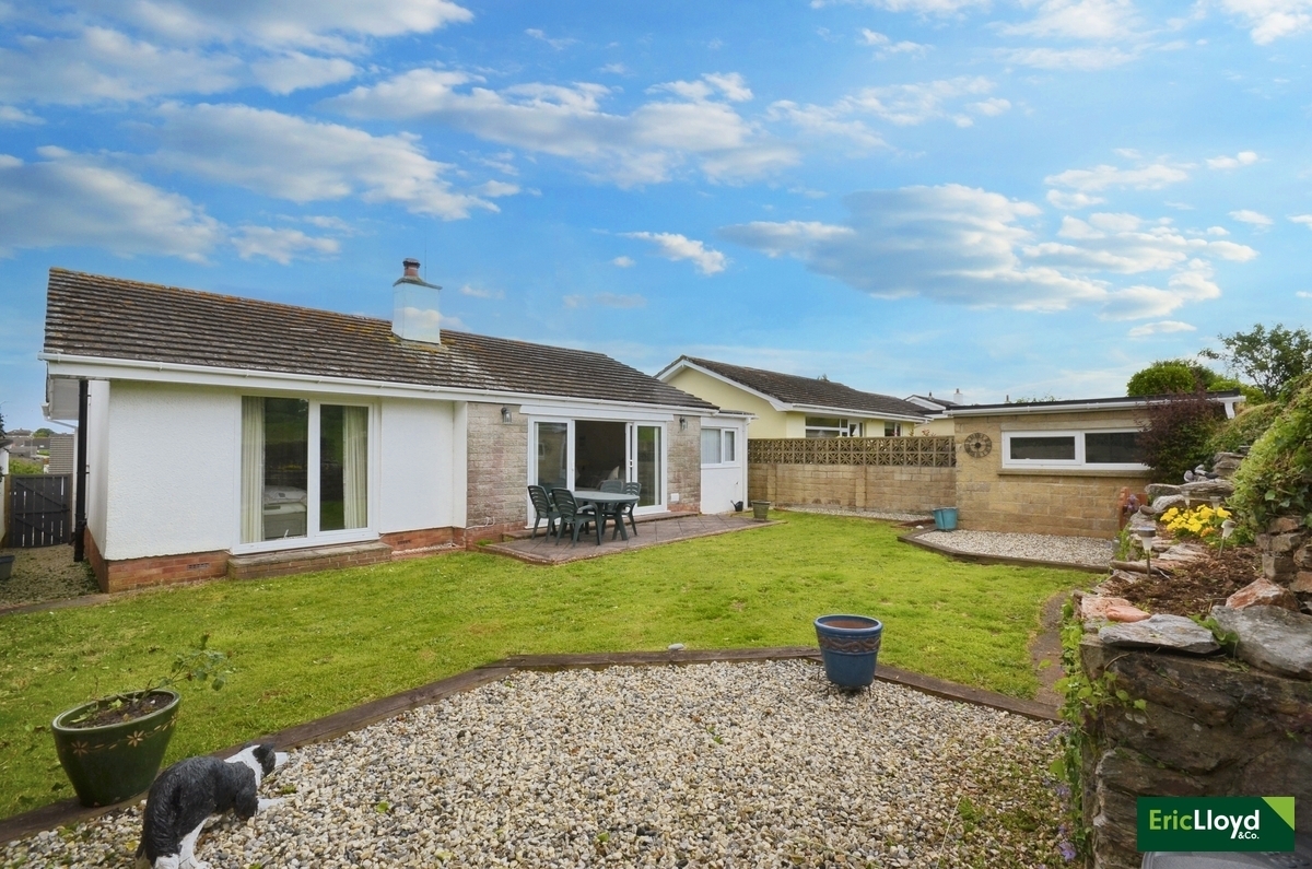 2 bedroom property for sale in North Boundary Road, Brixham £450,000