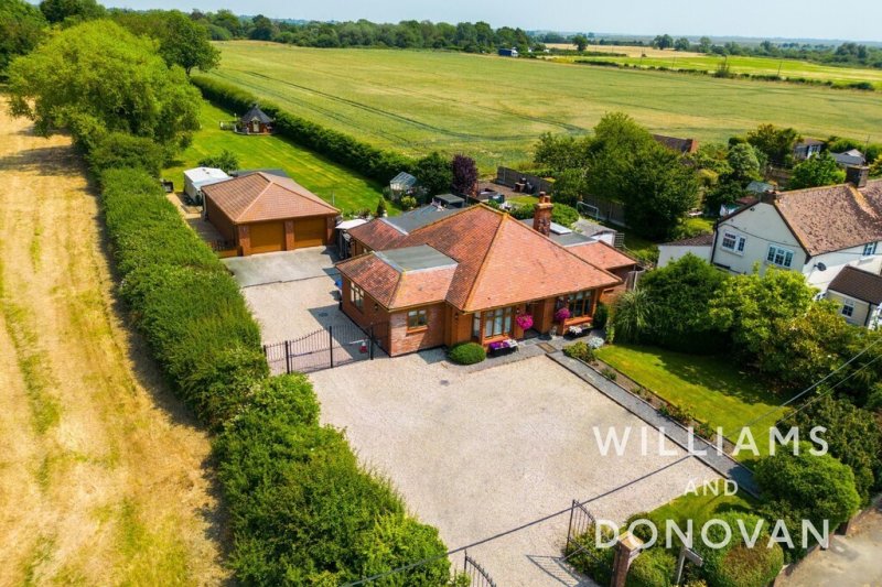 3 bedroom property for sale in Lambourne Hall Road, Canewdon, Rochford