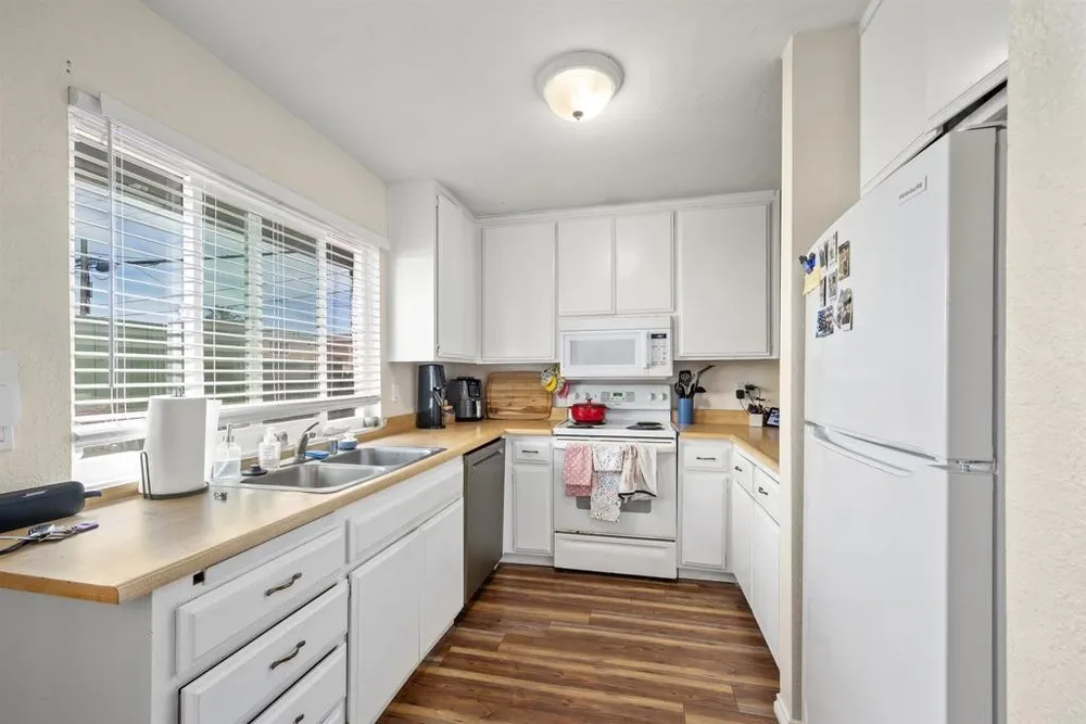 2115 Garnet Ave, San Diego, CA 92109