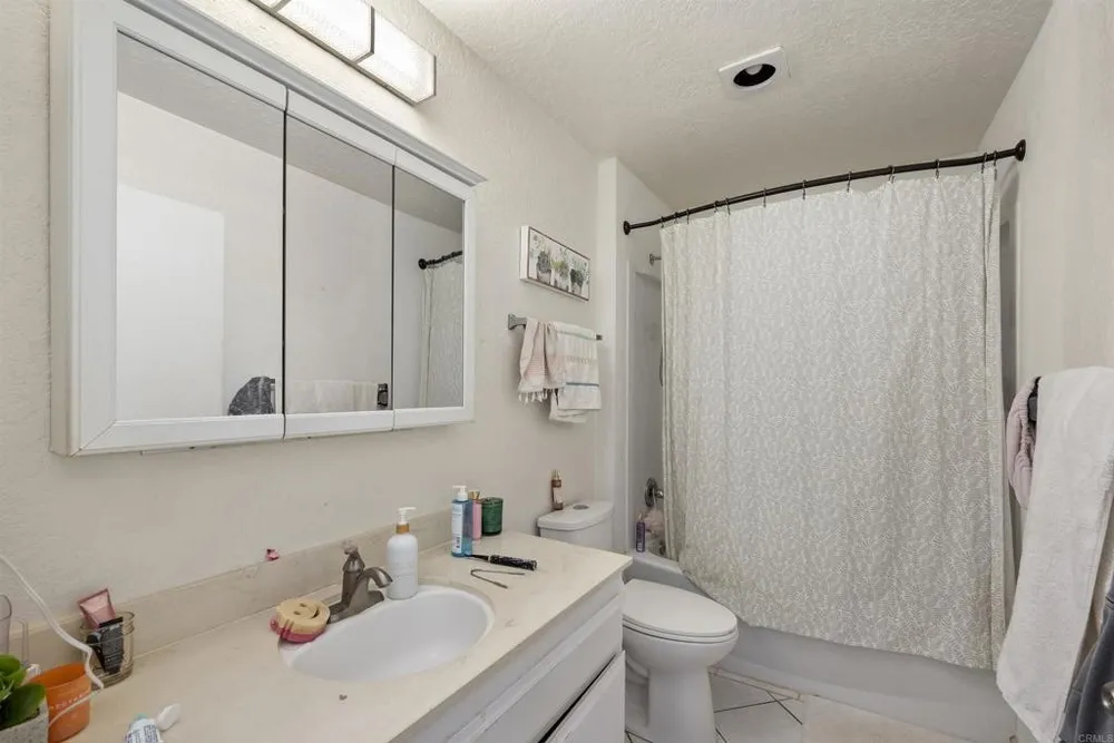 2115 Garnet Ave, San Diego, CA 92109