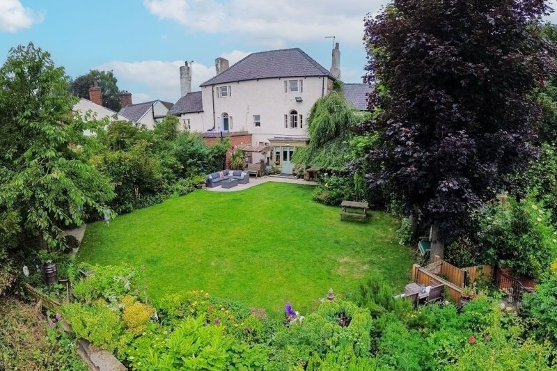 6 bedroom property for sale in Green Road, Dodworth £700,000