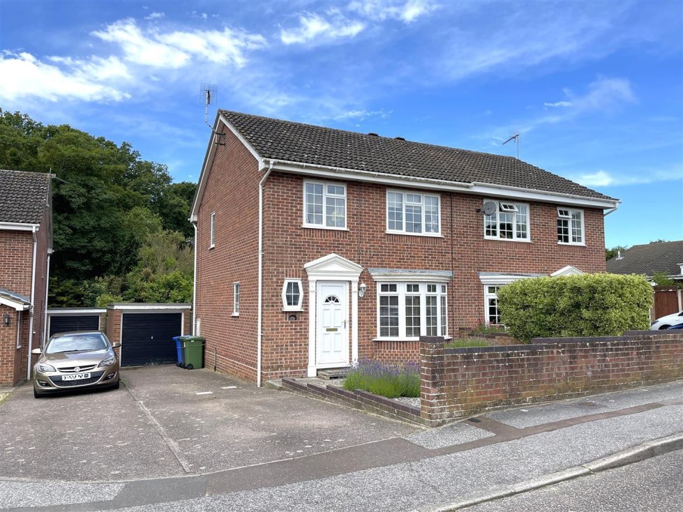 3 bedroom property for sale in Canaletto Close, Gunton Offers over £250,000