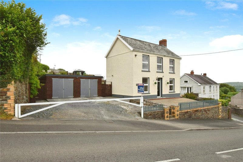 3 bedroom property for sale in Heol Y Banc, Bancffosfelen, Pontyberem