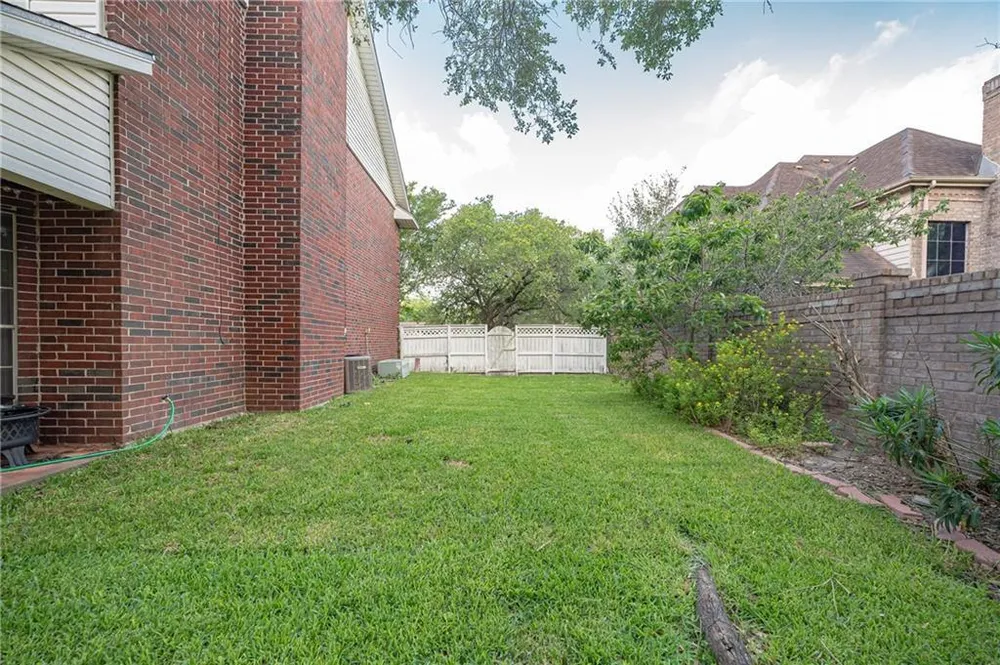 7026 Ashdown Dr, Corpus Christi, TX 78413
