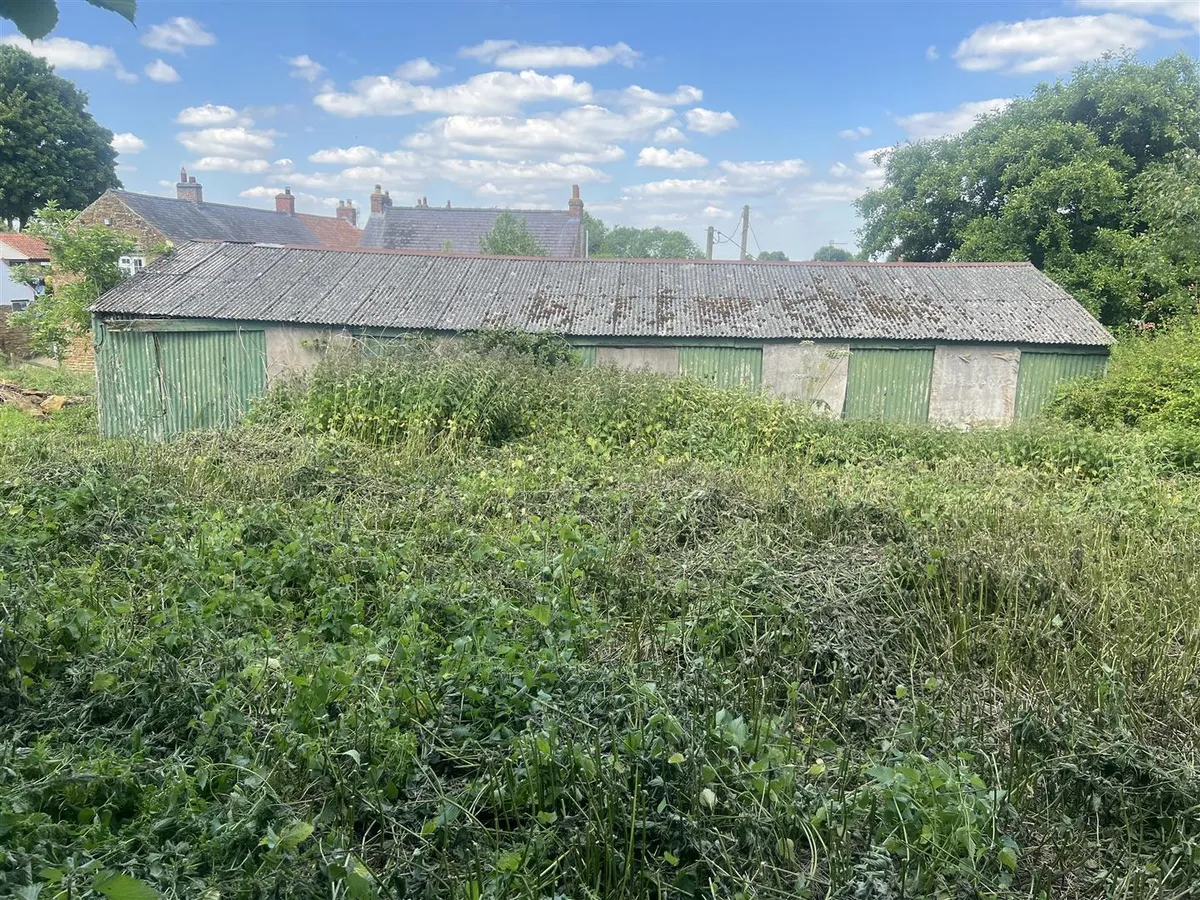 Main Street, Melton Mowbray, Holwell