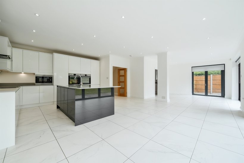 Hillside Crescent, Enfield 4 bedroom semidetached house Barnfields