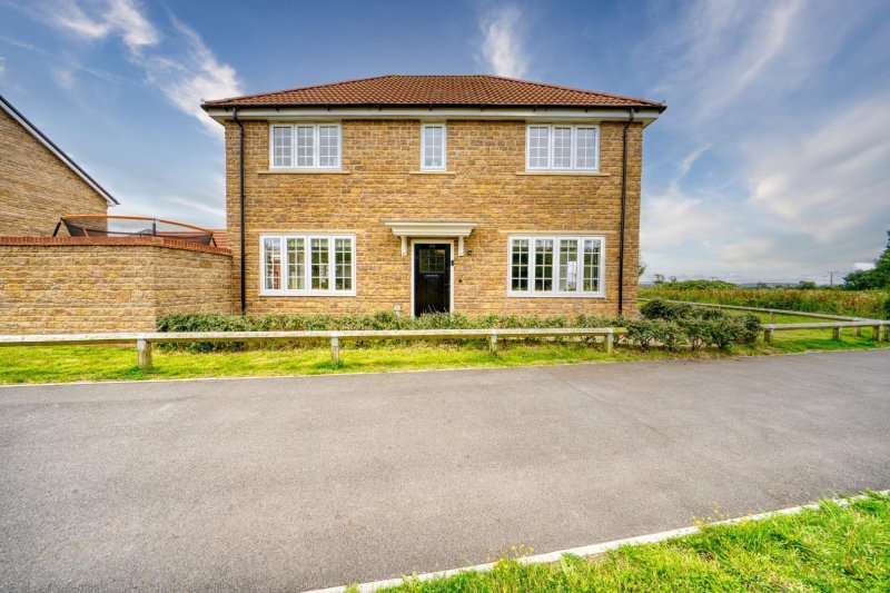 Properties for sale in Yatton, North Somerset