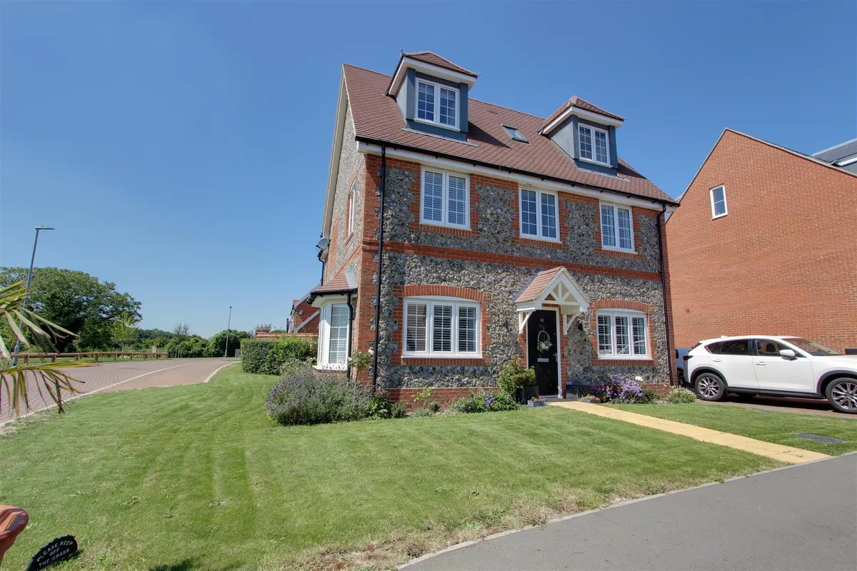 Sears Drive, Tring