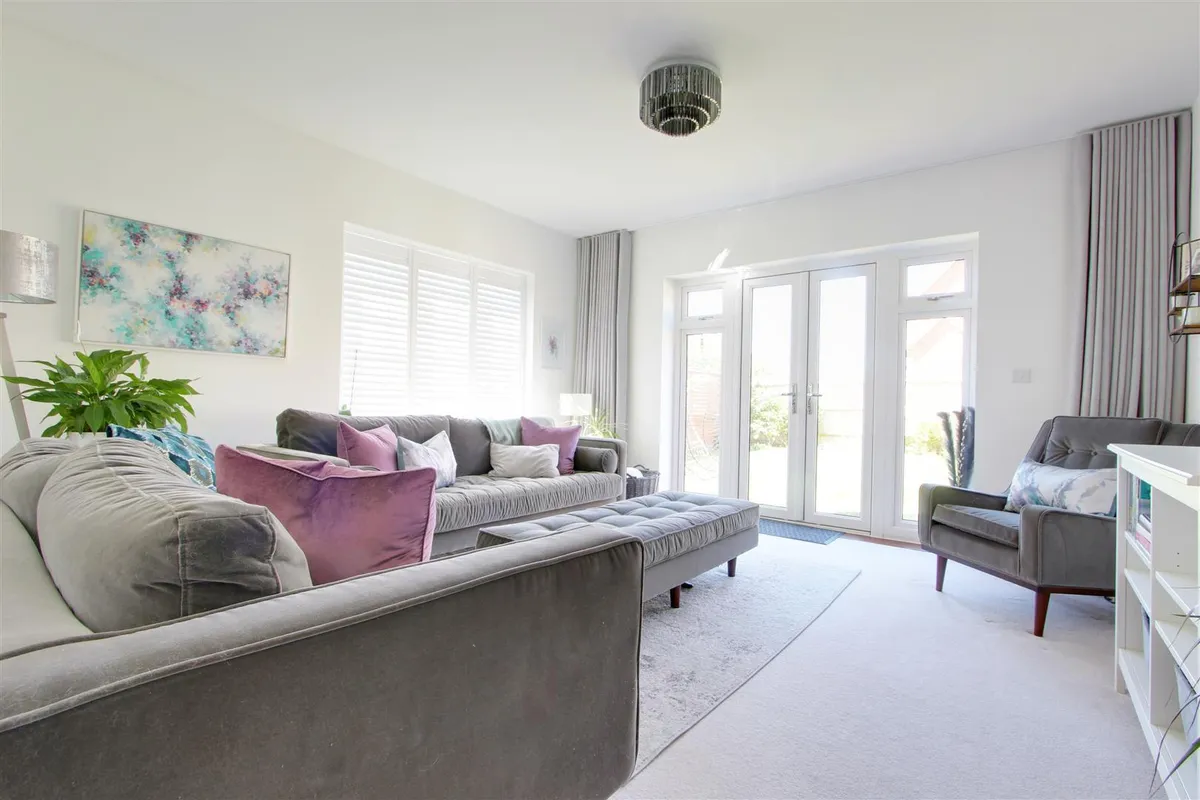 Sears Drive, Tring