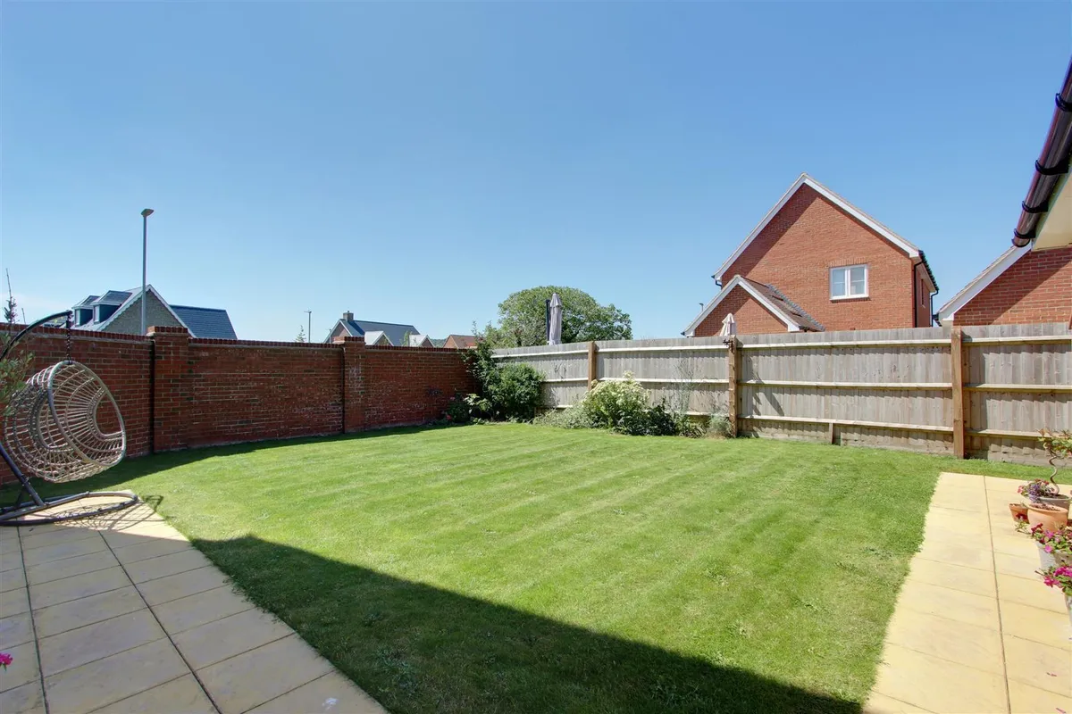 Sears Drive, Tring