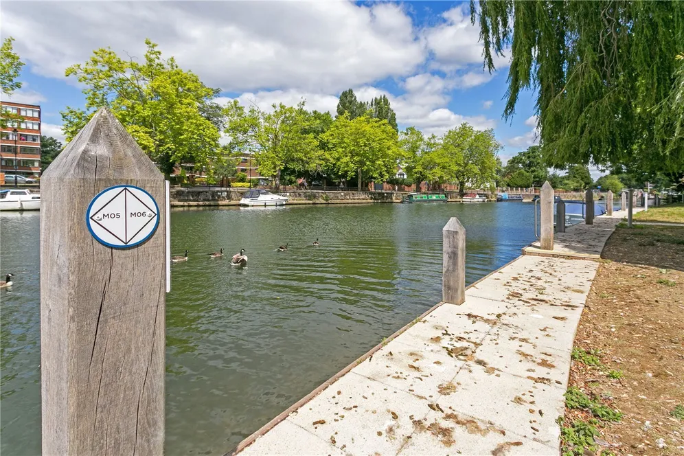 Glen Island, Maidenhead, SL6 photo 13