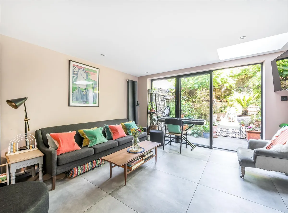 Kilburn Lane, London, W10