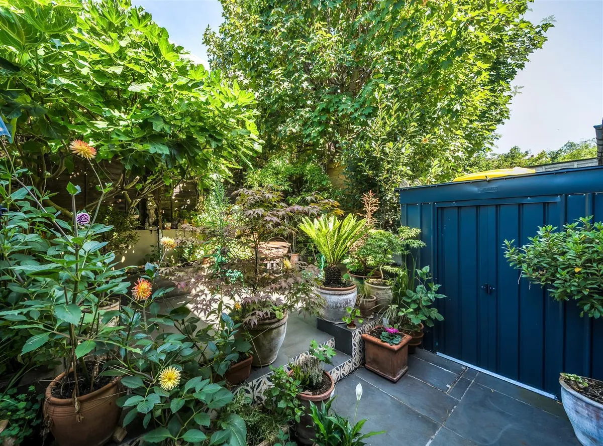 Kilburn Lane, London, W10