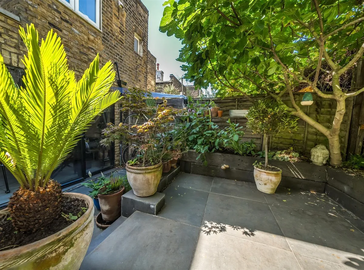 Kilburn Lane, London, W10