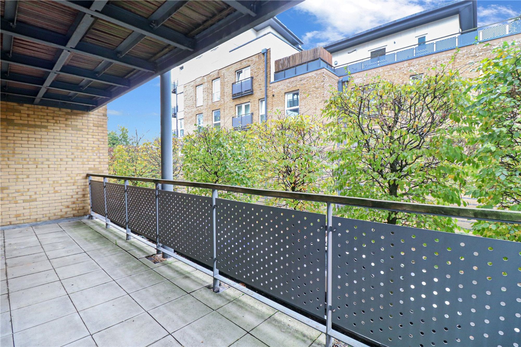 2 bedroom property for sale in Metropolitan Station Approach, Watford