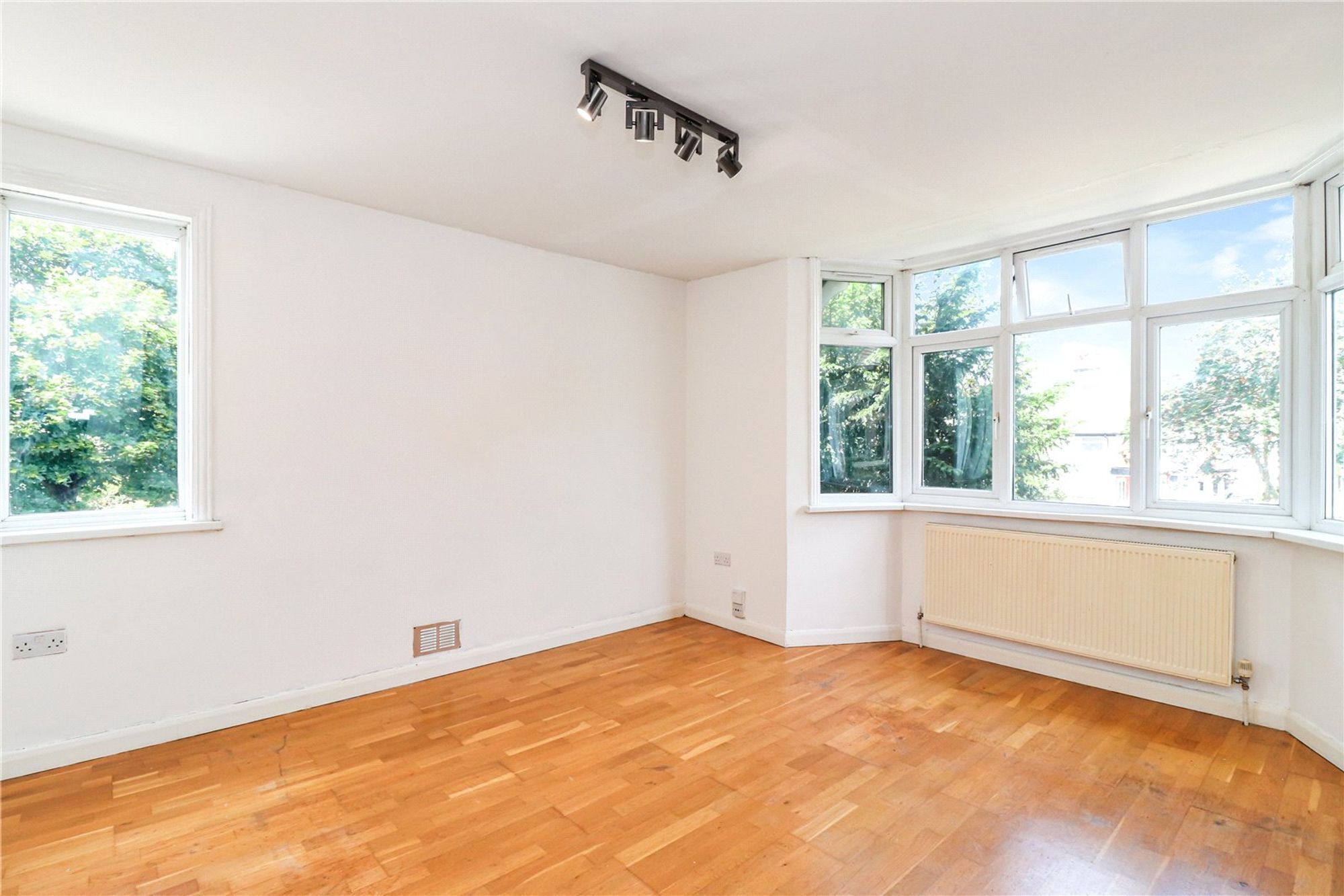 1 bedroom property for sale in Monmouth Road, Watford, WD17 Offers in