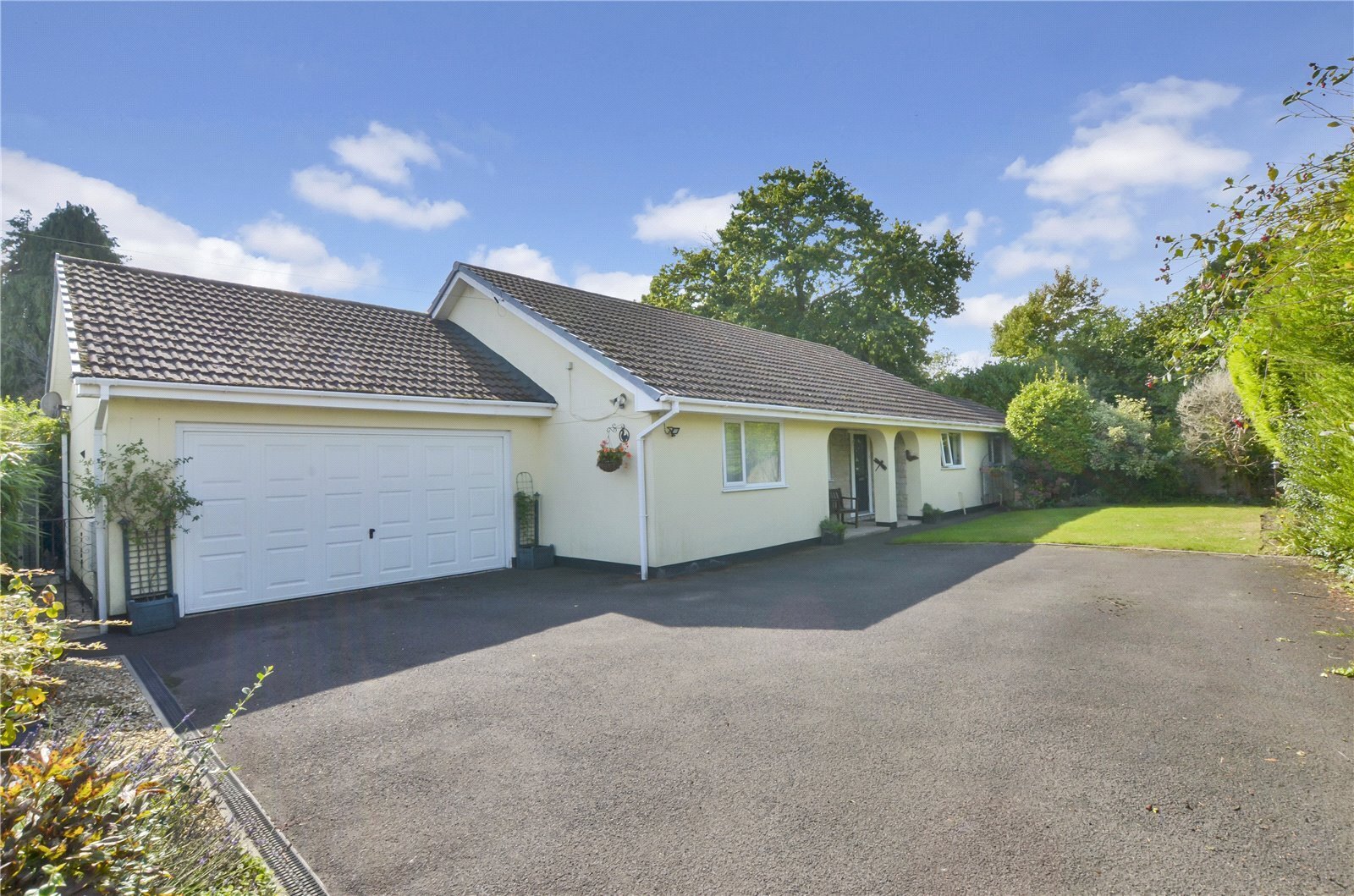 Fernside Road, West Moors, Ferndown, Dorset, BH22 Image 1