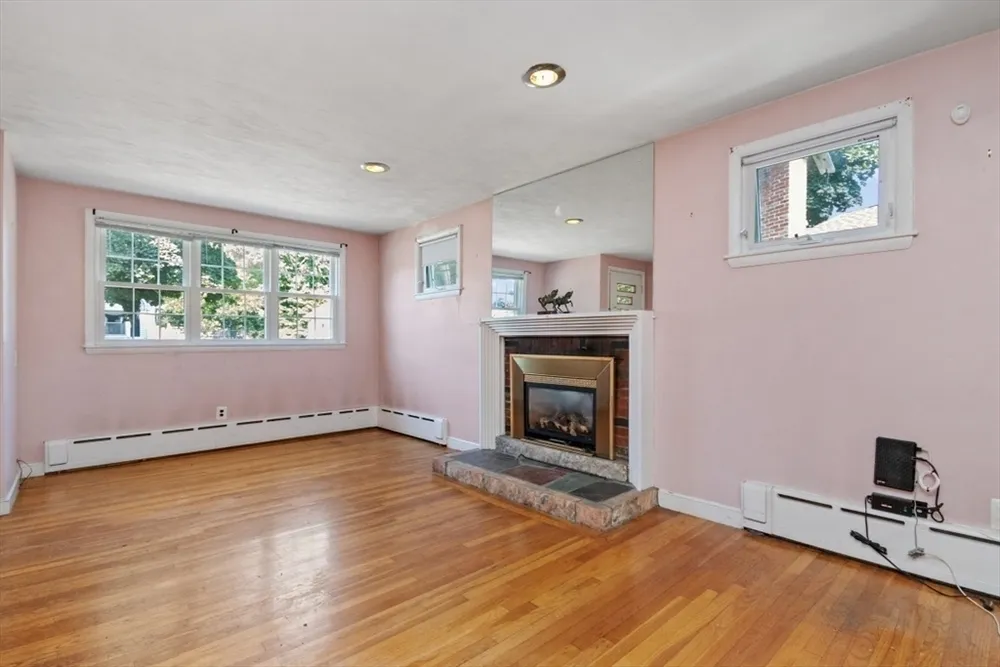 14 Valley Rd, Boston, MA 02124