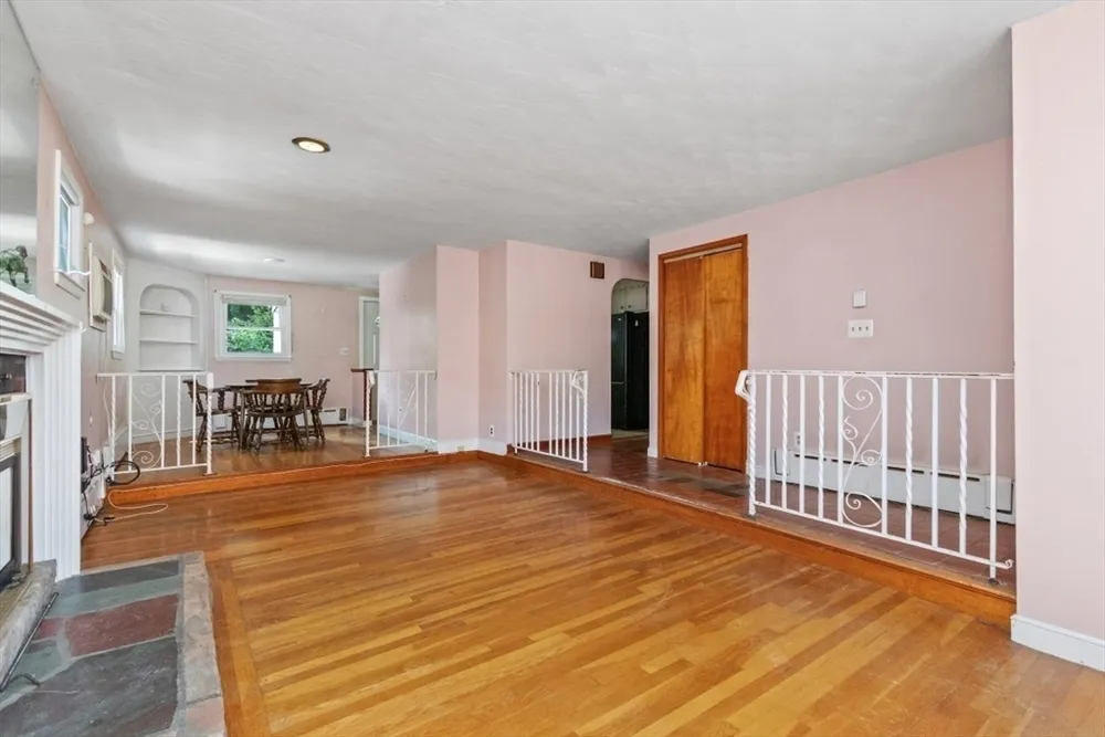 14 Valley Rd, Boston, MA 02124