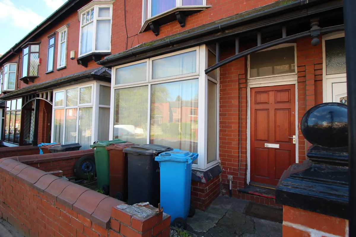 3-Bedroom Home To Let, Oldham, Abbey Hills Road, OL8