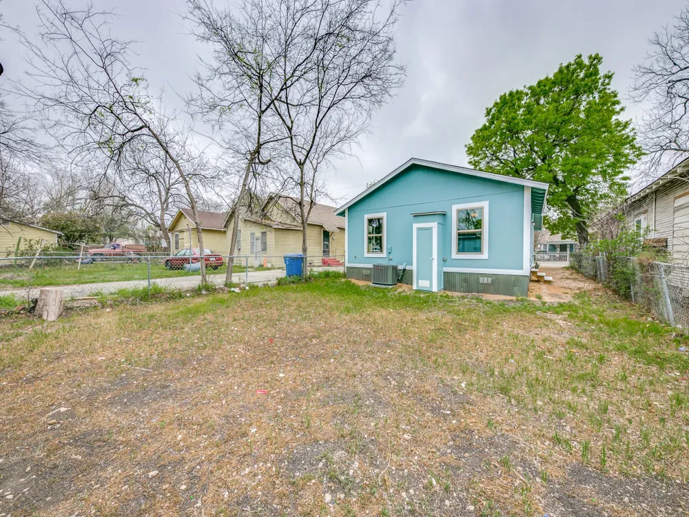 3223 W Travis St, San Antonio, TX 78207