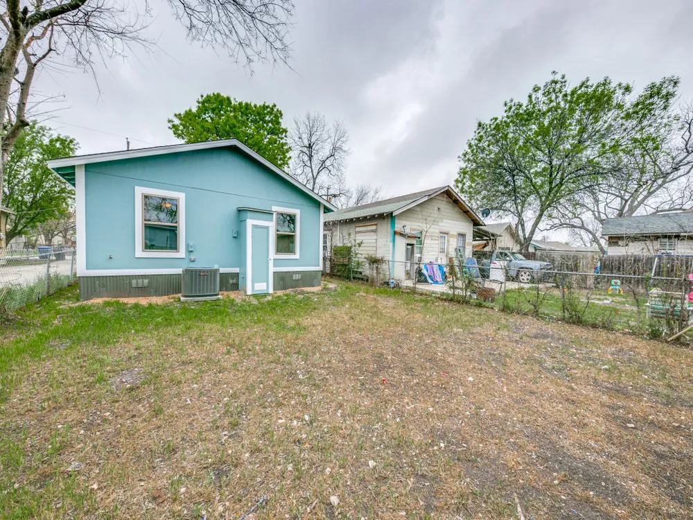 3223 W Travis St, San Antonio, TX 78207