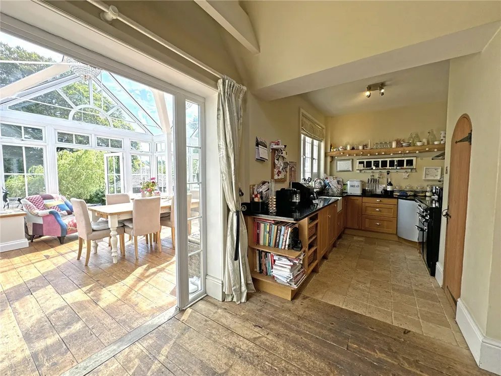 Property carousel item 4