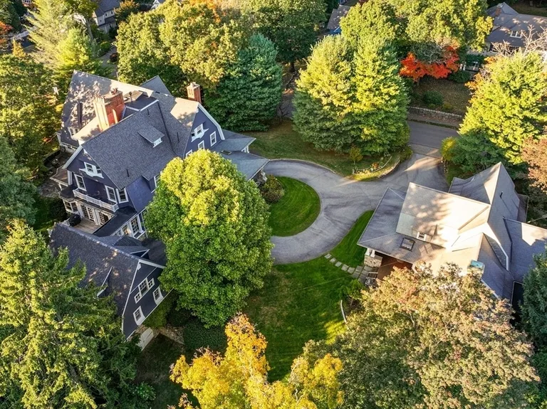 53 Abbott Rd, Wellesley, MA 02481