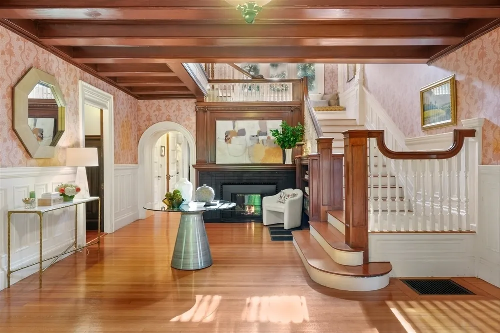 53 Abbott Rd, Wellesley, MA 02481