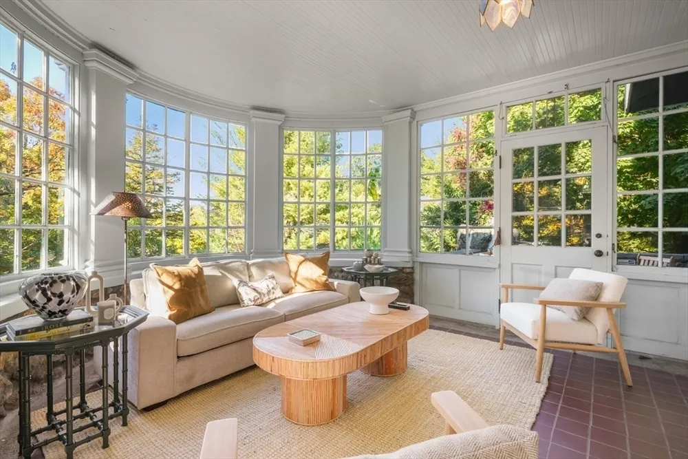53 Abbott Rd, Wellesley, MA 02481