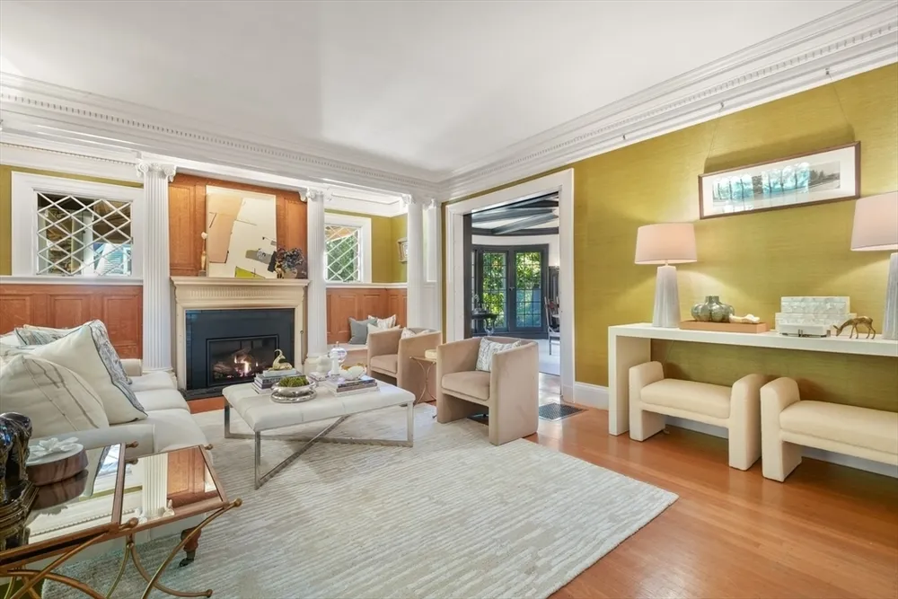 53 Abbott Rd, Wellesley, MA 02481