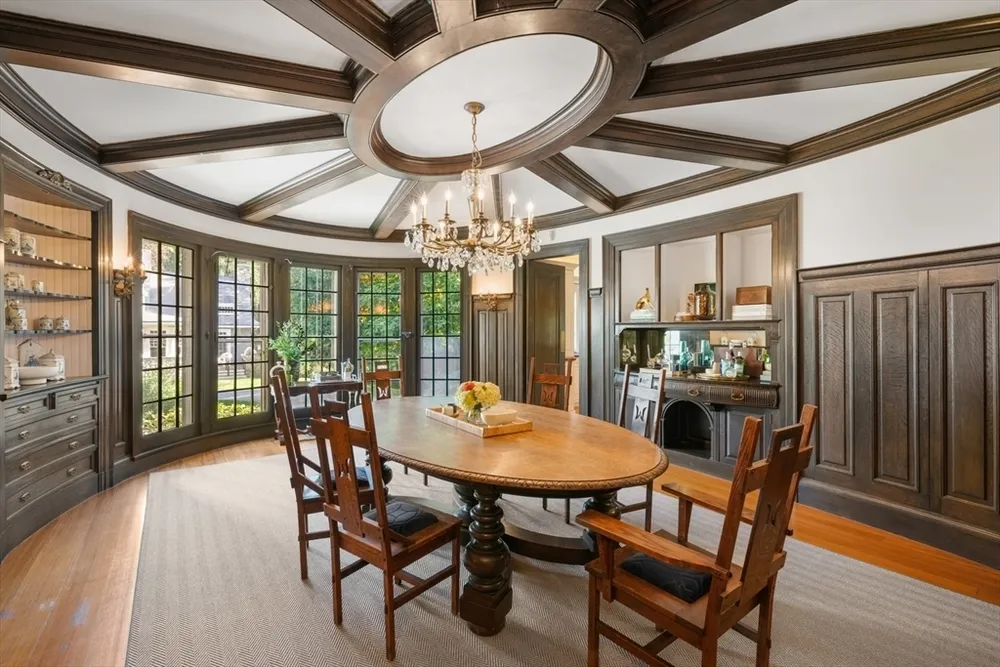 53 Abbott Rd, Wellesley, MA 02481