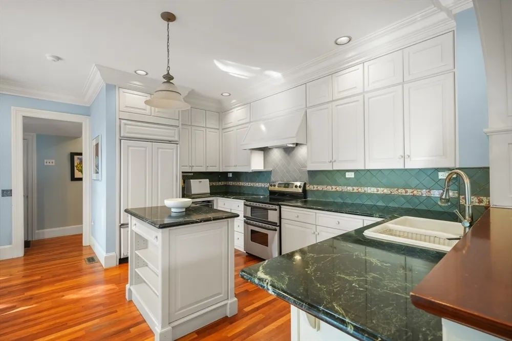 53 Abbott Rd, Wellesley, MA 02481