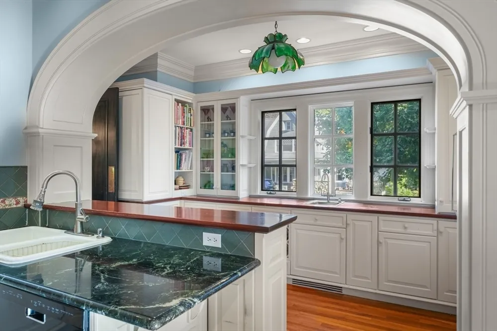 53 Abbott Rd, Wellesley, MA 02481