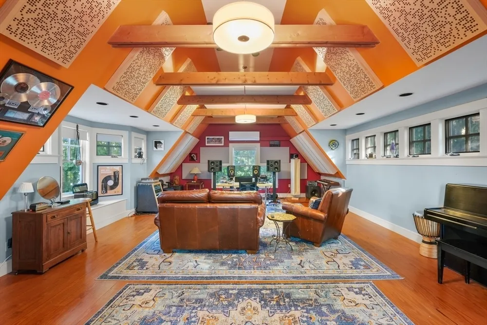 53 Abbott Rd, Wellesley, MA 02481