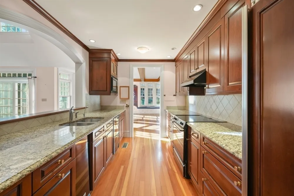 53 Abbott Rd, Wellesley, MA 02481