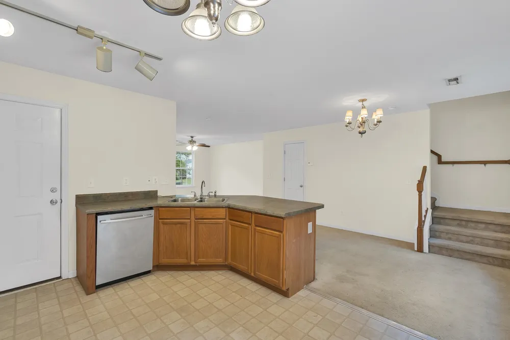89 Birdsong Ln, Taylors, SC 29687