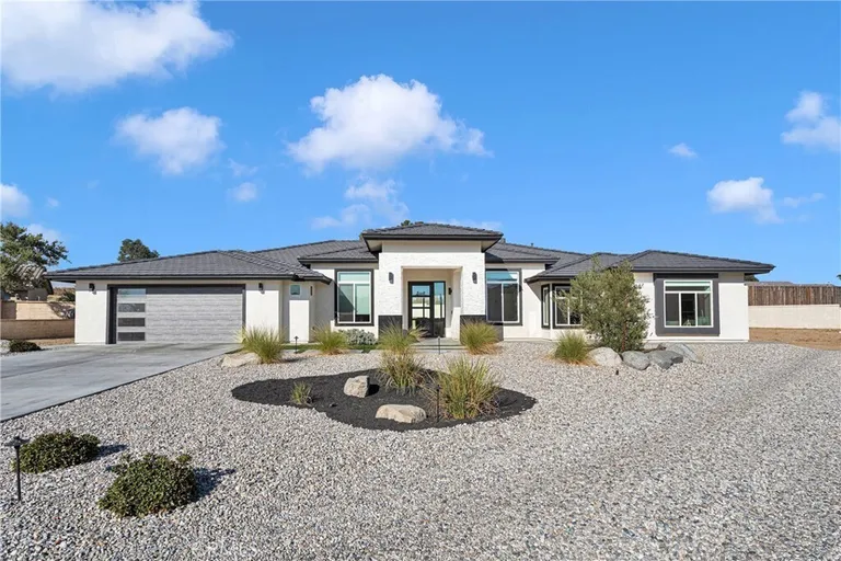16383 Ridge View Dr, Apple Valley, CA 92307
