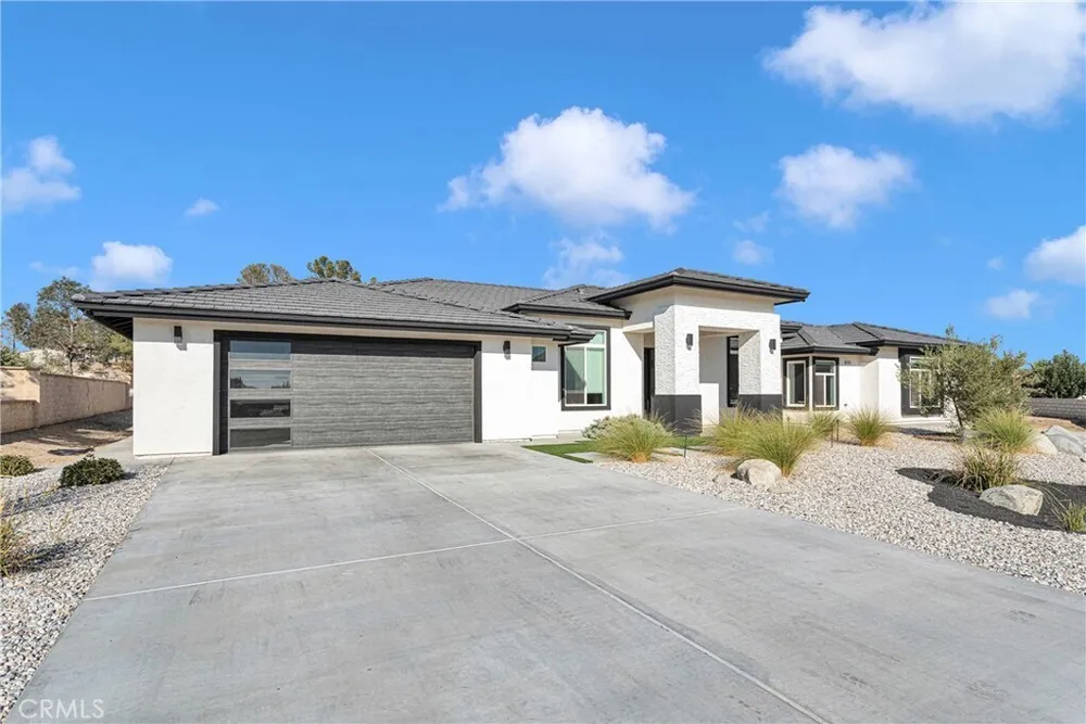 16383 Ridge View Dr, Apple Valley, CA 92307