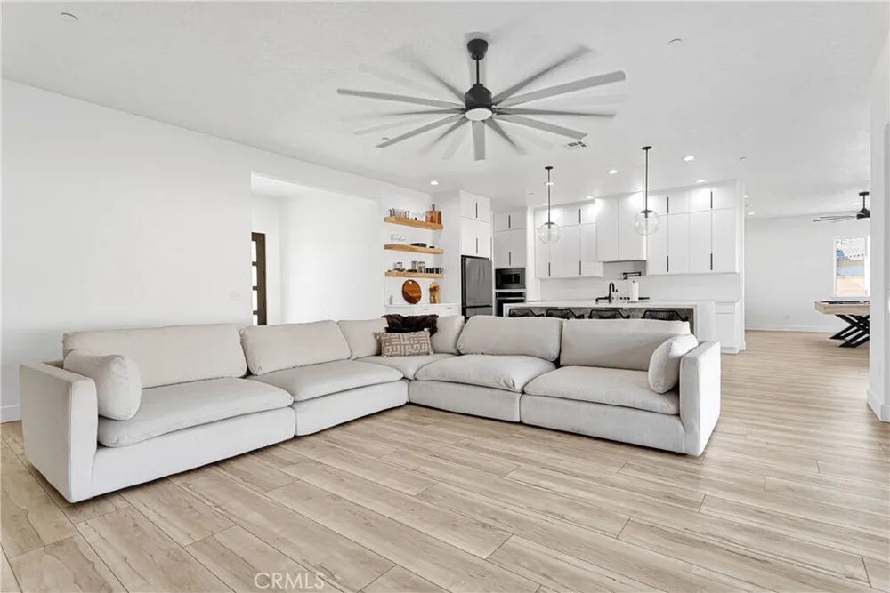 16383 Ridge View Dr, Apple Valley, CA 92307