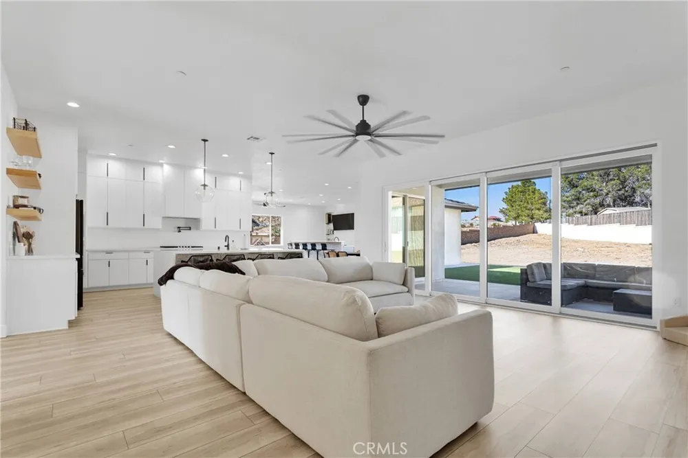 16383 Ridge View Dr, Apple Valley, CA 92307