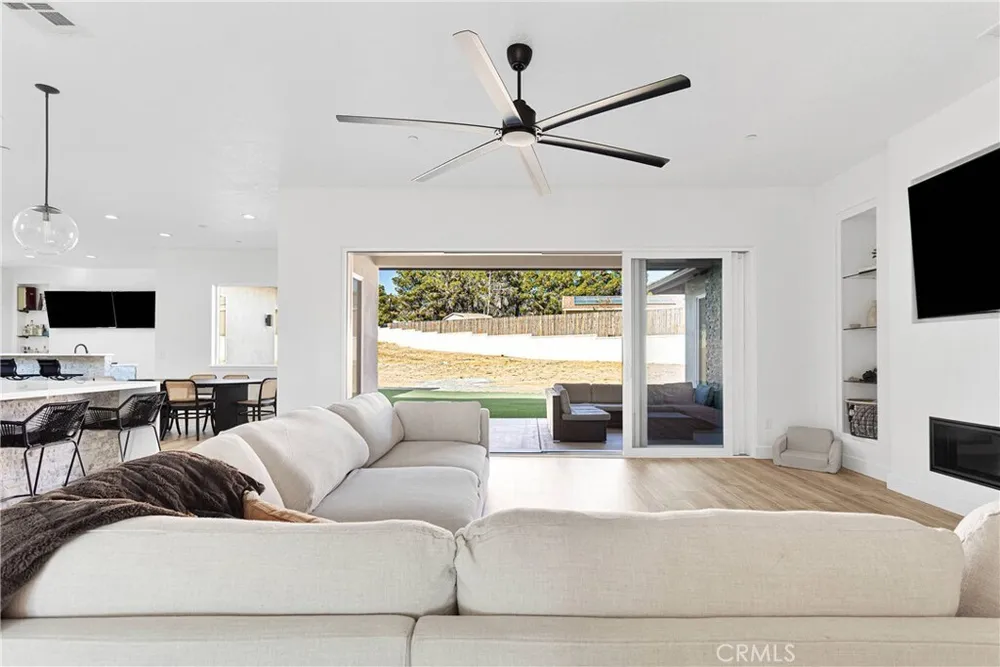 16383 Ridge View Dr, Apple Valley, CA 92307