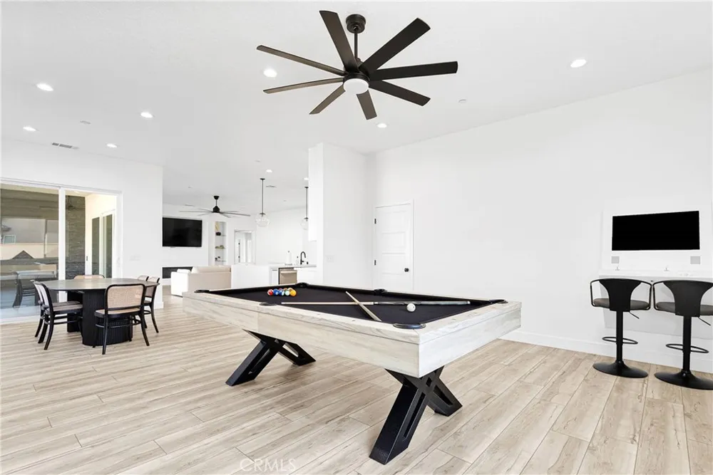 16383 Ridge View Dr, Apple Valley, CA 92307