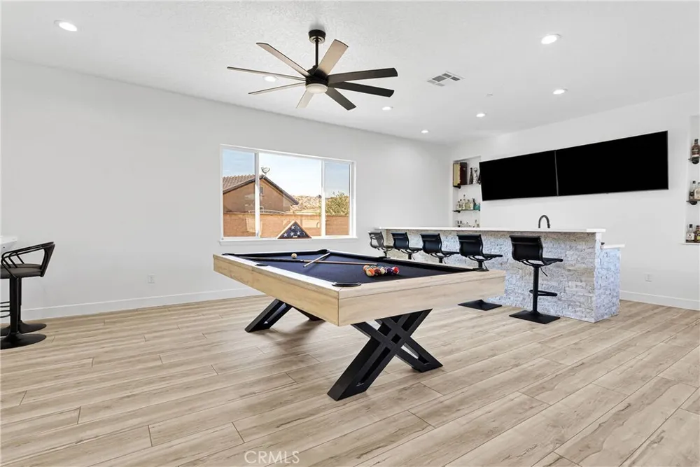 16383 Ridge View Dr, Apple Valley, CA 92307