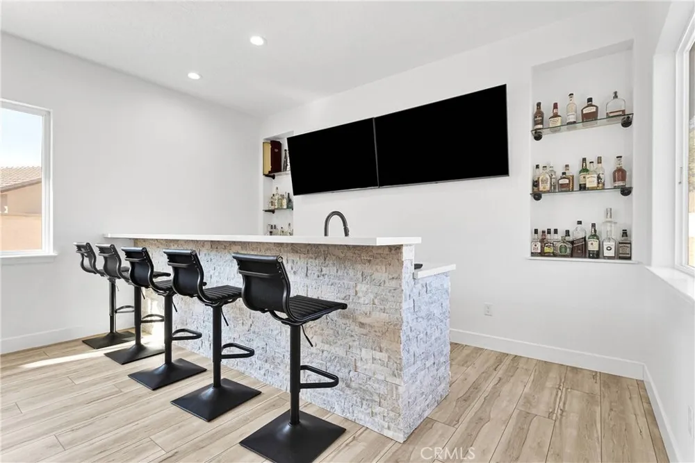16383 Ridge View Dr, Apple Valley, CA 92307