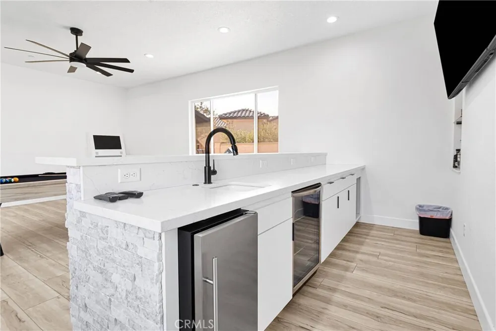16383 Ridge View Dr, Apple Valley, CA 92307