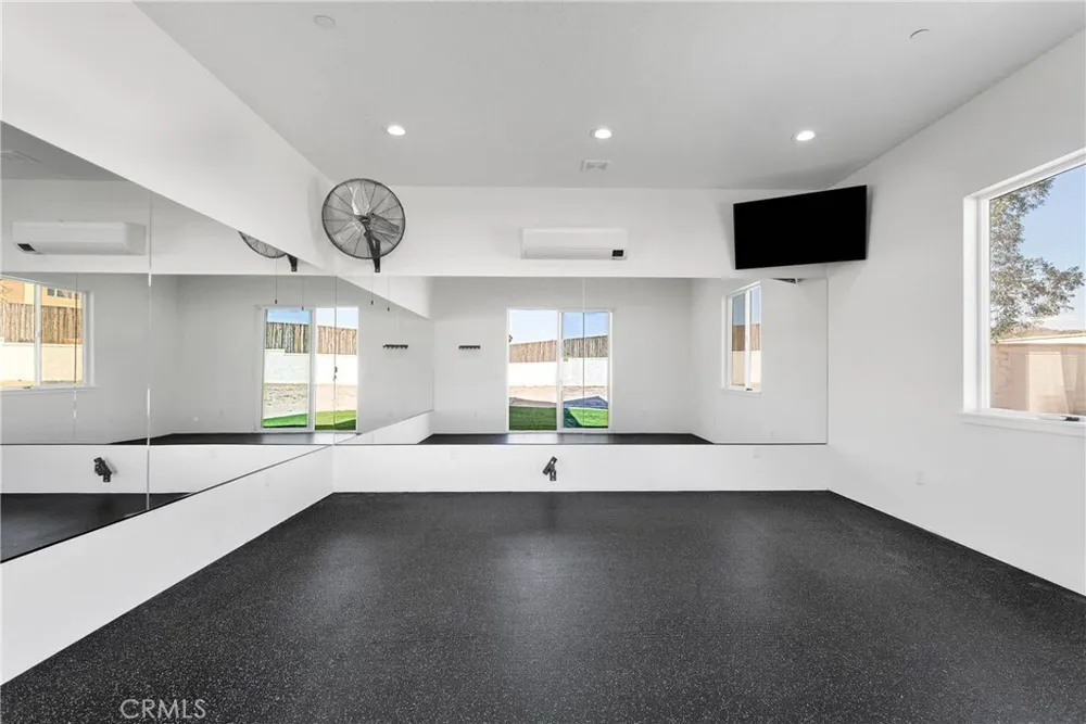 16383 Ridge View Dr, Apple Valley, CA 92307