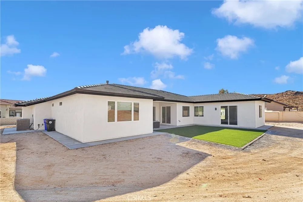 16383 Ridge View Dr, Apple Valley, CA 92307